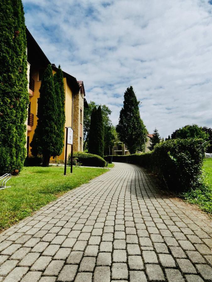 Fortuna Golf Apartman Buk Bagian luar foto